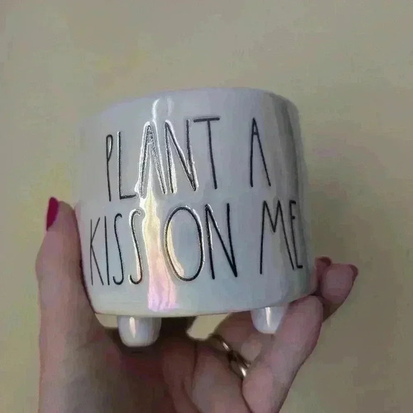 Rae Dunn  iridescent small plant pot says plant a kiss on me - Picture 1 of 7